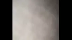 再生 異人種間の後背位セックス: 白人少女が早朝の勤務前にハメられる