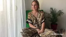 تشغيل استحم على مدار الساعة لهذا الطفل ذو القرون